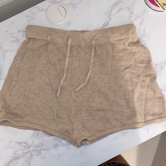 Princess polly beach shorts - Picture 1 of 3
